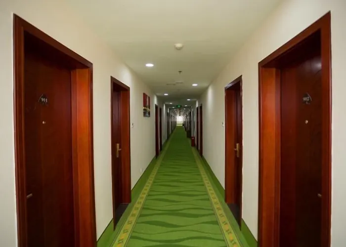 Greentree Inn Qinhuangdao Railway Station Square Express Hotel