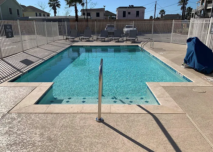 La Quinta Inn & Suites By Wyndham Galveston North At I-45