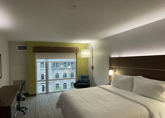 Holiday Inn Express & Suites - Lincoln Downtown By Ihg