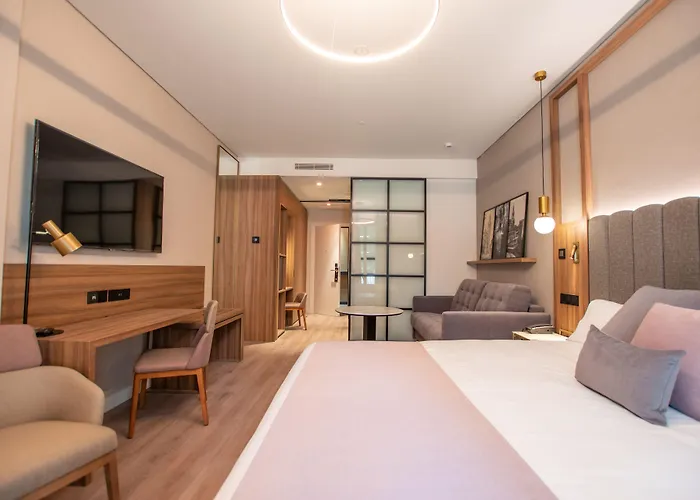 Hotel Giralda Center