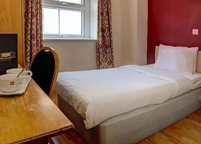 Baylis Park Hotel