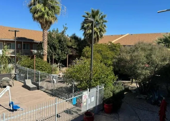 Big Chile Inn & Suites