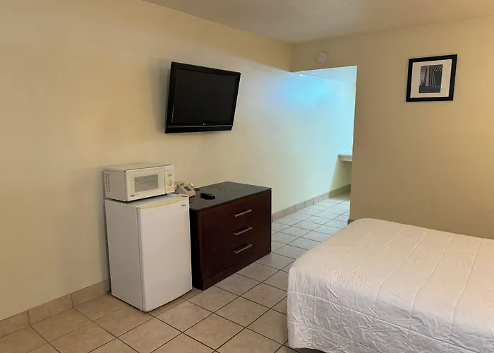 Big Chile Inn & Suites
