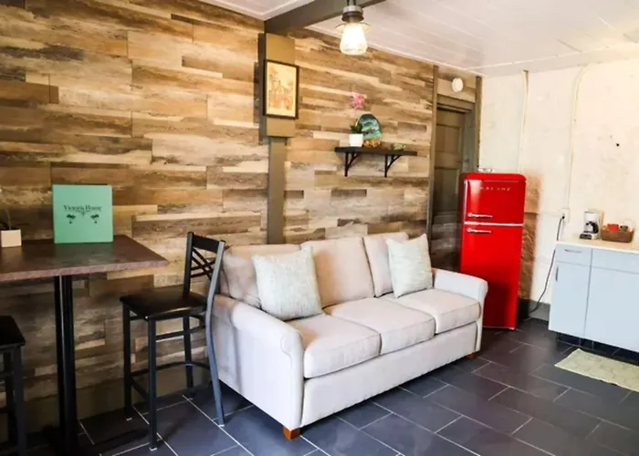 Ruff Resort At Victoria House