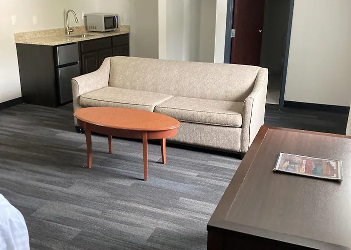 Elker Inn & Suites
