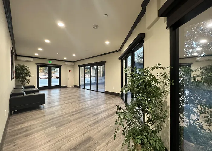 Aspire Inn & Suites Orange