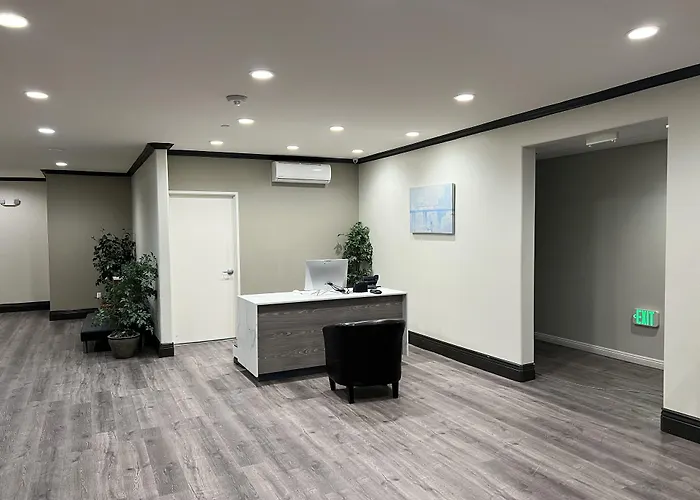Aspire Inn & Suites Orange