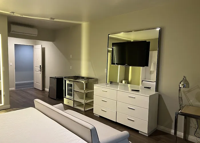 Aspire Inn & Suites Orange