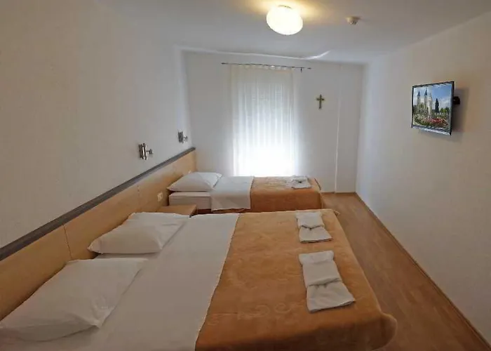 Hotel Dina