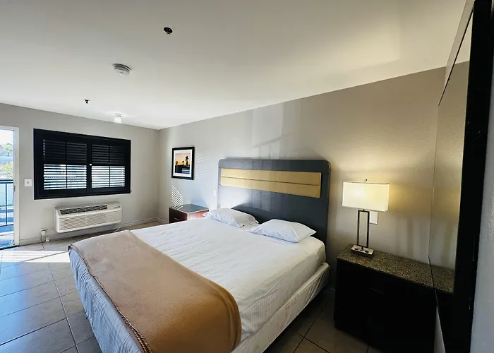 Casa Blanca Hotel - Cypress, Buena Park