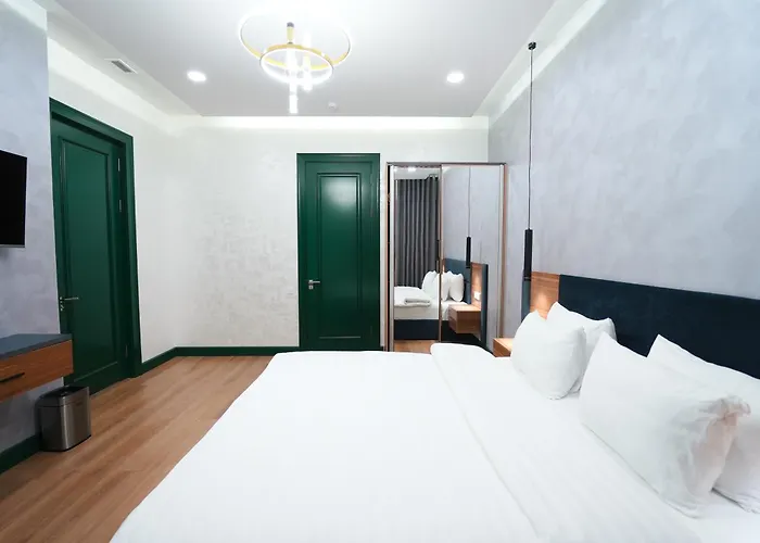 Avant Express Hotel Pool&Spa
