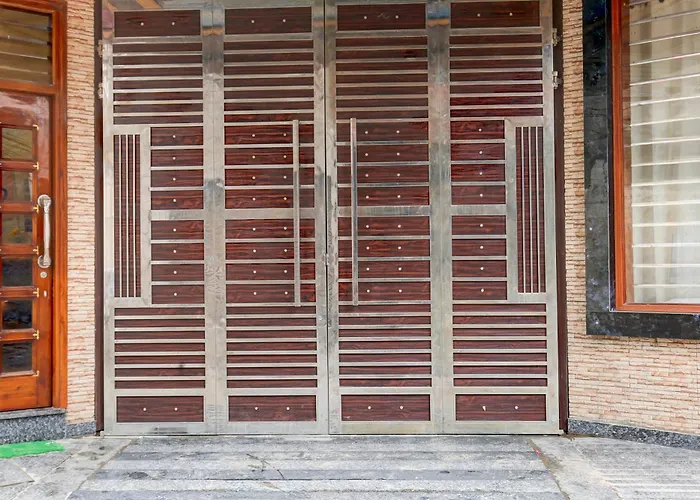 Super Townhouse By Oyo Chandigarh Near Pec-Pgi-Pu Formerly Hotel Paradise