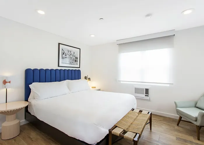 Grove Hotel
