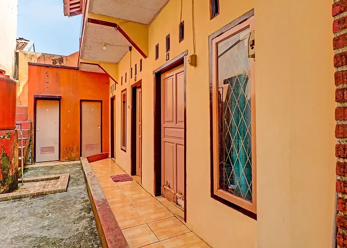 Oyo Life 91478 Wisma Aura Syariah