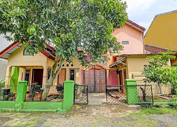 Oyo Life 91478 Wisma Aura Syariah