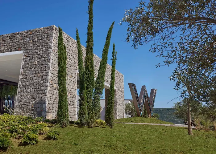 W Costa Navarino