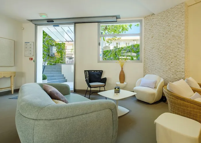 B&B Hotel Antibes Juan-Les-Pins