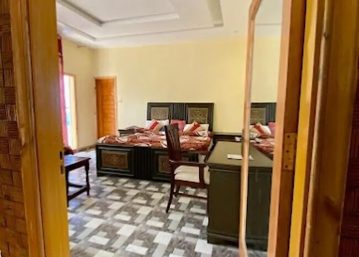 Sunshine Hotel & Restaurant