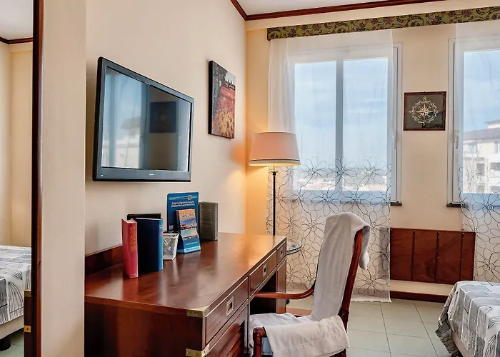 Thr - Isa-Hotel In Cecina Just 100 Mt From The Sea