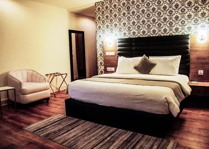 Crownsville Hotel - Airport Road