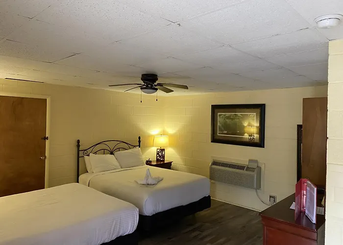 Ji3 - Queen Guest Room Located At The Joplin Inn