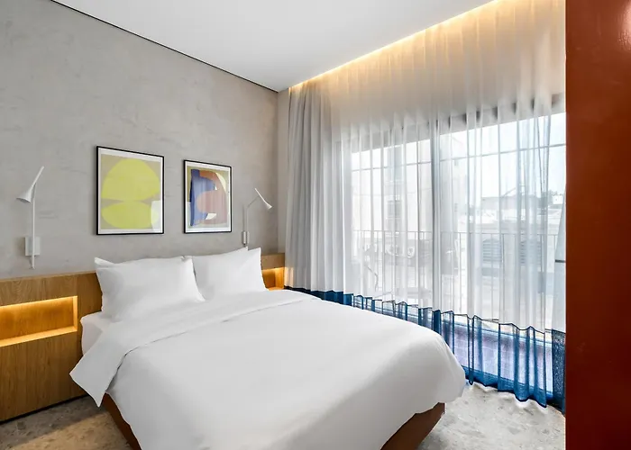 Hotel 48