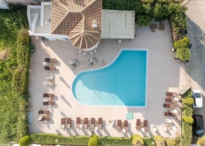 Odysseas Studios With Private Pool, Close To Tsilivi Beach