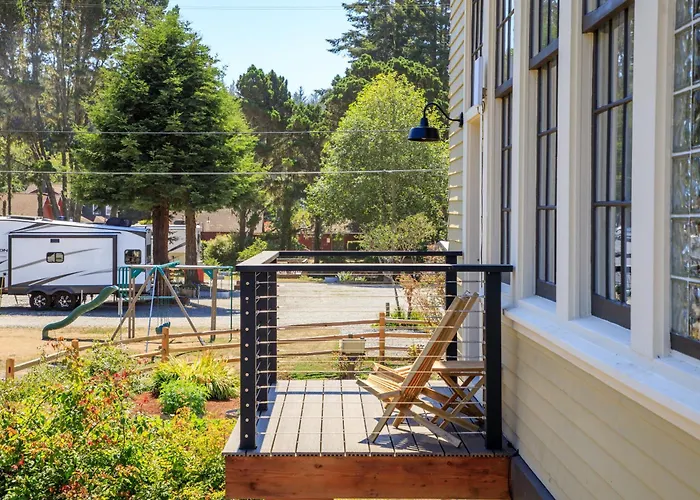 The Historic Schoolhouse Inn