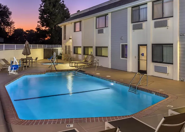 Best Western Town & Country Lodge