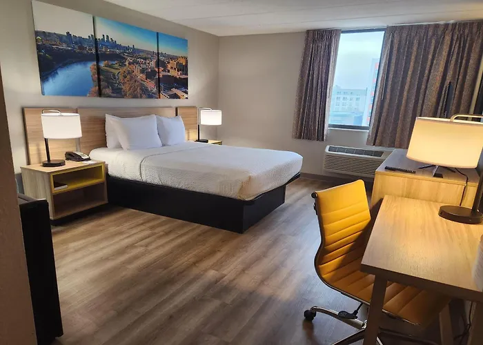Days Hotel By Wyndham University Ave Se