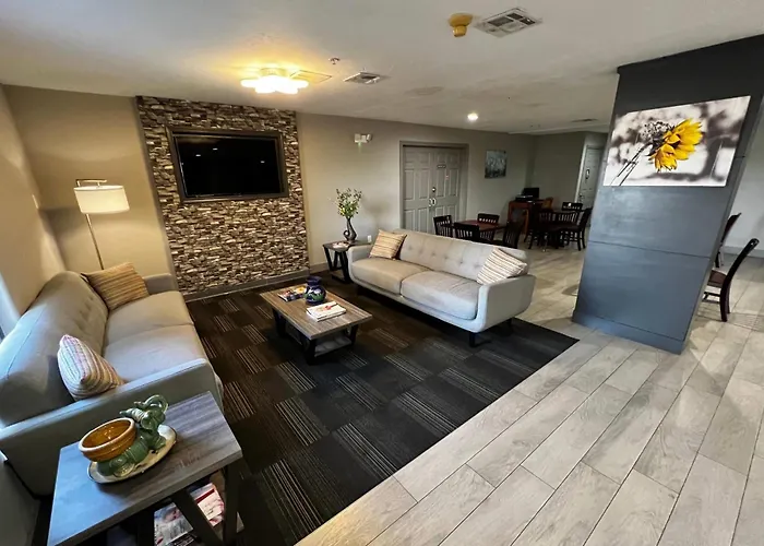 Super 8 By Wyndham Sealy