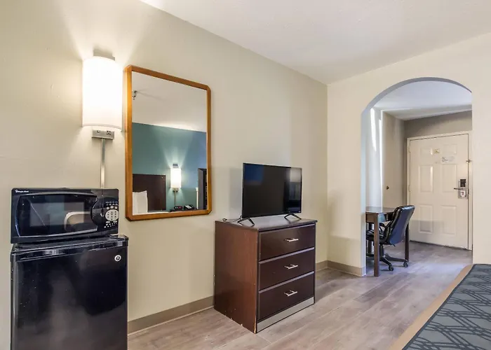 Econo Lodge Inn & Suites Brooks - Louisville South