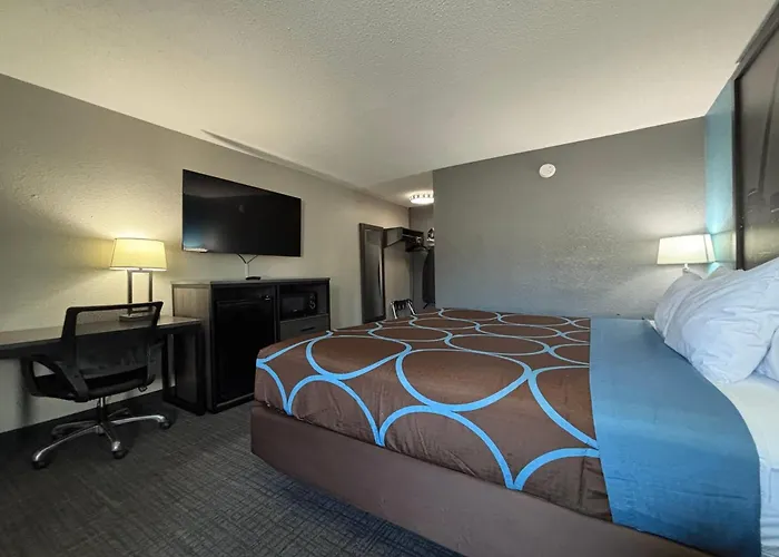 Super 8 By Wyndham Belleville St. Louis Area