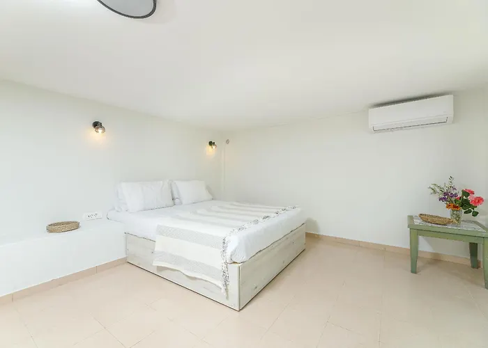 Lyria Hotel Apartments