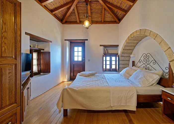 Monolithos Inn