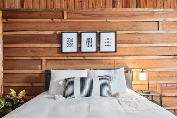 Spacious Wooden Suite #2 By The Lake At Texoma Shores Resort