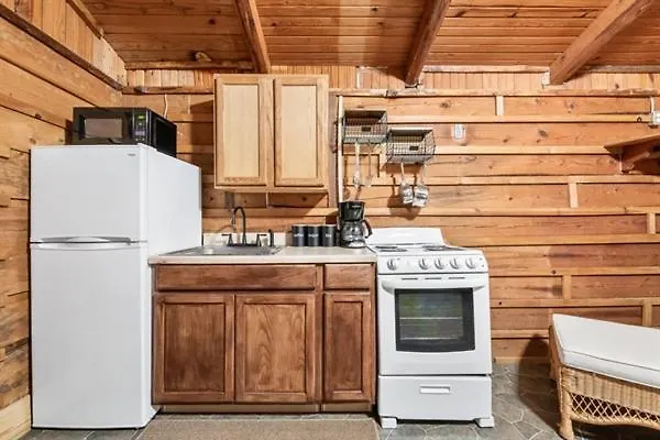 Spacious Wooden Suite #3 By The Lake At Texoma Shores Resort