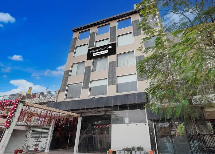 Super Oyo Townhouse Oak Csjmu Kanpur Formerly Shree Dev Villa