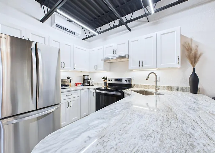 Modern Loft Near Port, Beach, & Dining -Unit 201
