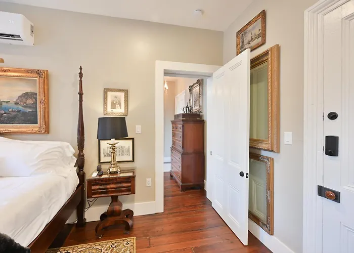 Magnolia Hall - Armstrong Suite - King Suite