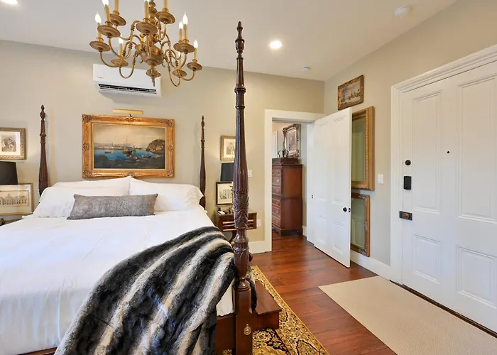 Magnolia Hall - Armstrong Suite - King Suite