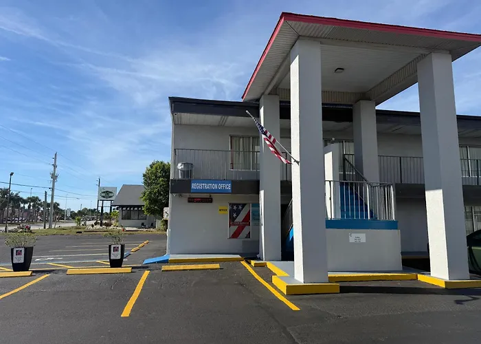 Englewood Inn & Suites