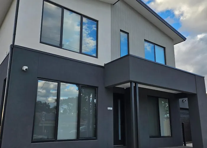 Maruve Guesthouse Plus- Modern Stay Near Melb Airport 12 Min