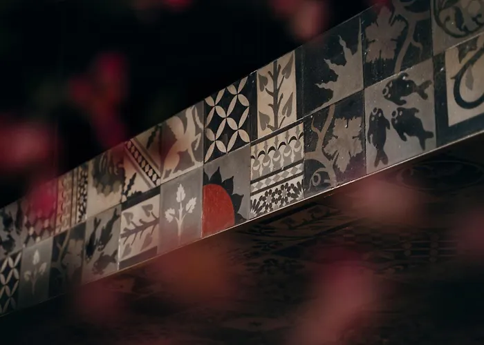 Carbon Hotel