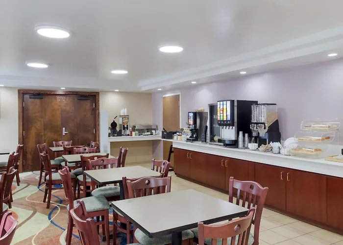 All Seasons Inn & Suites Smithfield Providence