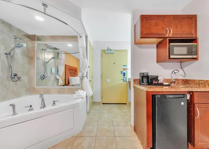 Rodeway Inn & Suites Fort Lauderdale Airport & Cruise Port
