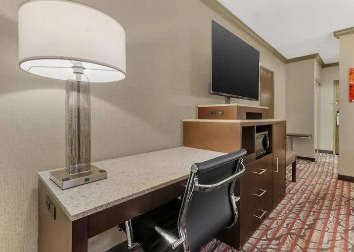 Best Western Plus Brookside Inn