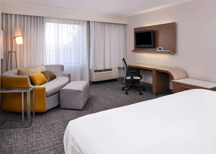 Country Inn & Suites By Radisson, Brown Deer - Milwaukee North
