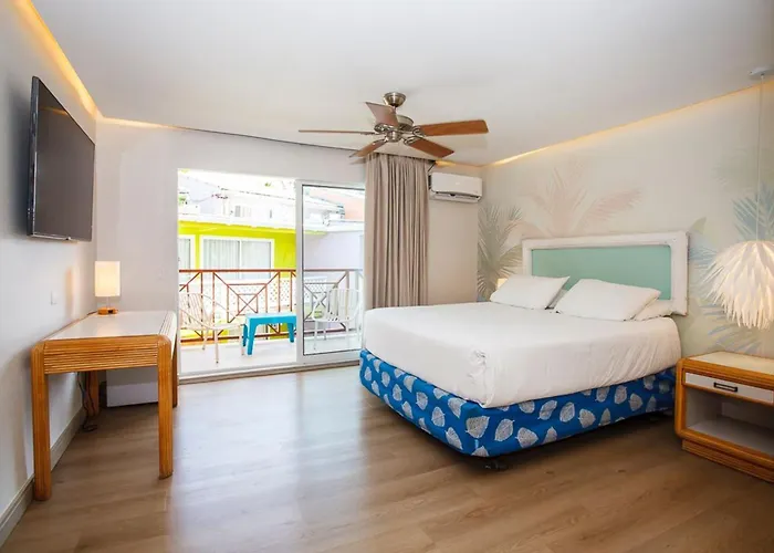 Hotel Cocoplum Beach