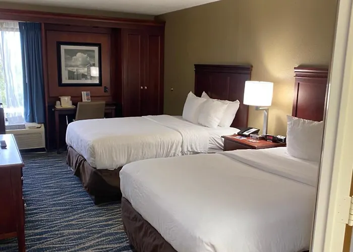 Comfort Inn & Suites Newark - Wilmington